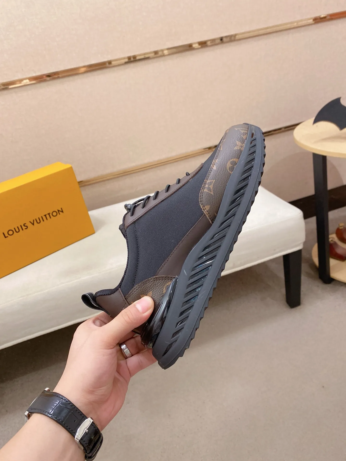 Factory price: 462💰🎉🎉LV~Louis Vuitton trendy men's shoes, new shipments, latest matching, the same style as the official website, super high quality, hot sales of the season [strong][strong][strong]Selected first-layer cowhide, comfortable cowhide lining, original last, comfortable on the feet, wear-resistant rubber outsole, size: 38-44.